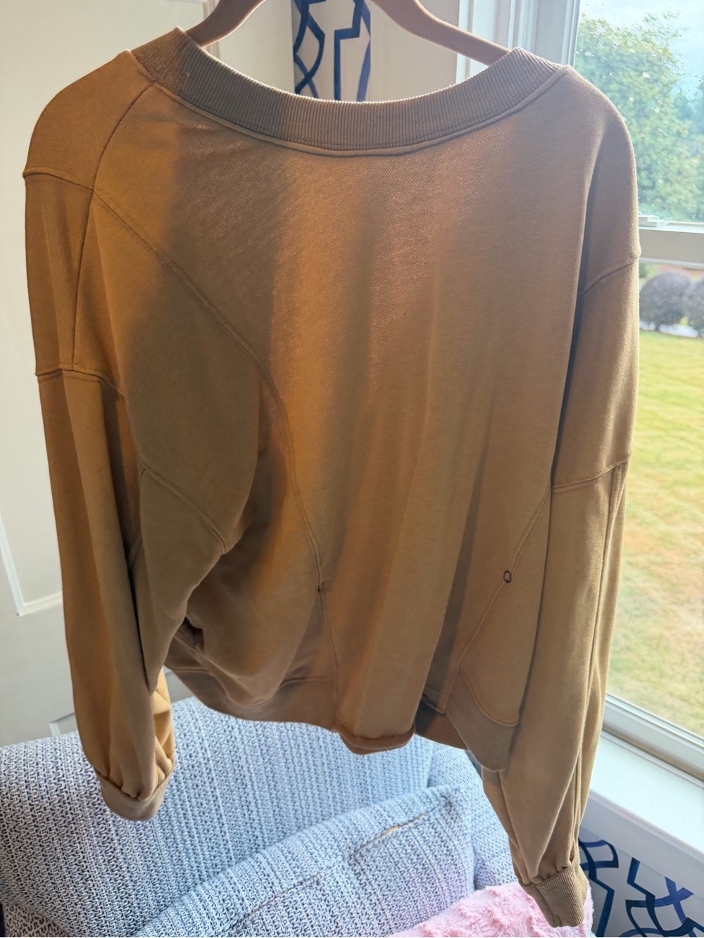 BUCKETLIST Women's Oversized Crewneck Sweatshirt in Tan